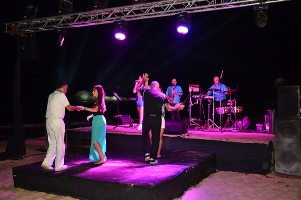 Edde Sands BBQ Pieds Dans Leau